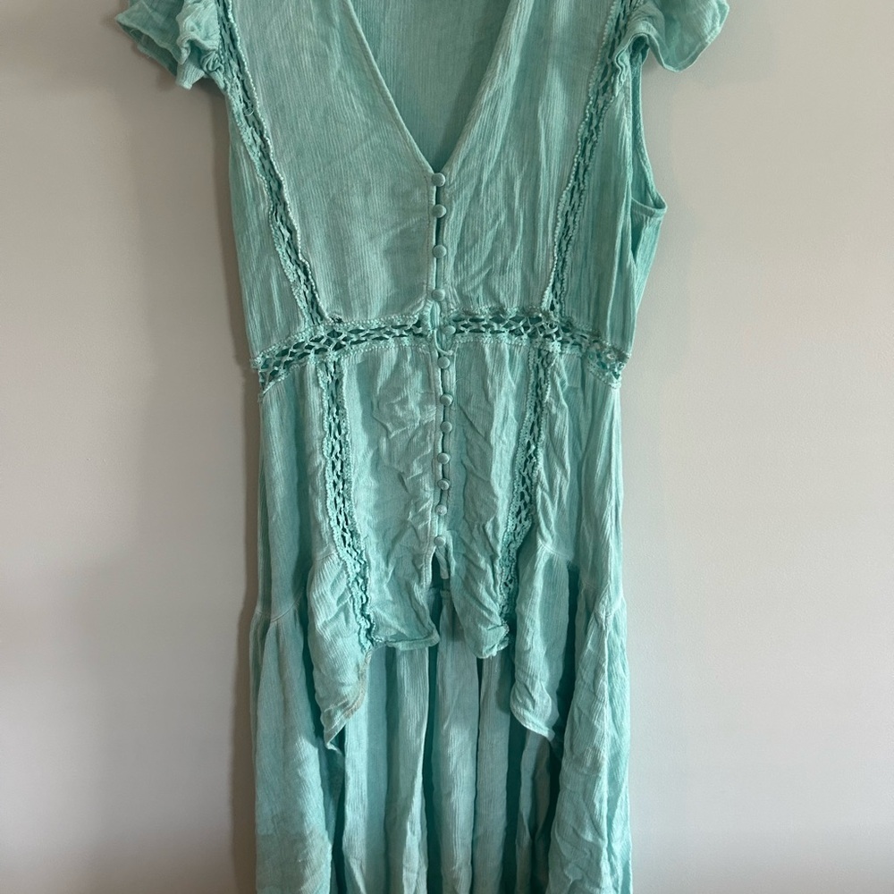WESTERN VICI dolls hi-lo mint green ruffle button down top